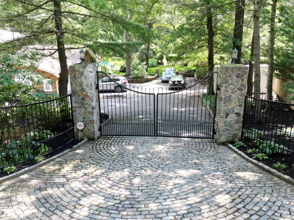 1846 Muttontown Road Syosset, NY 11791