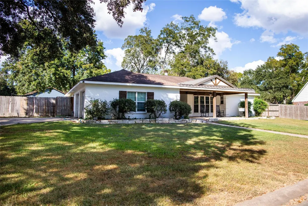 14902 Bernard Timbers Dr East Bernard, TX 77435