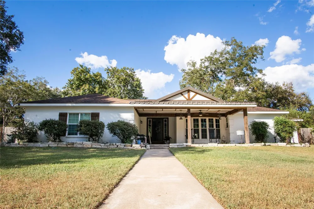 14902 Bernard Timbers Dr East Bernard, TX 77435