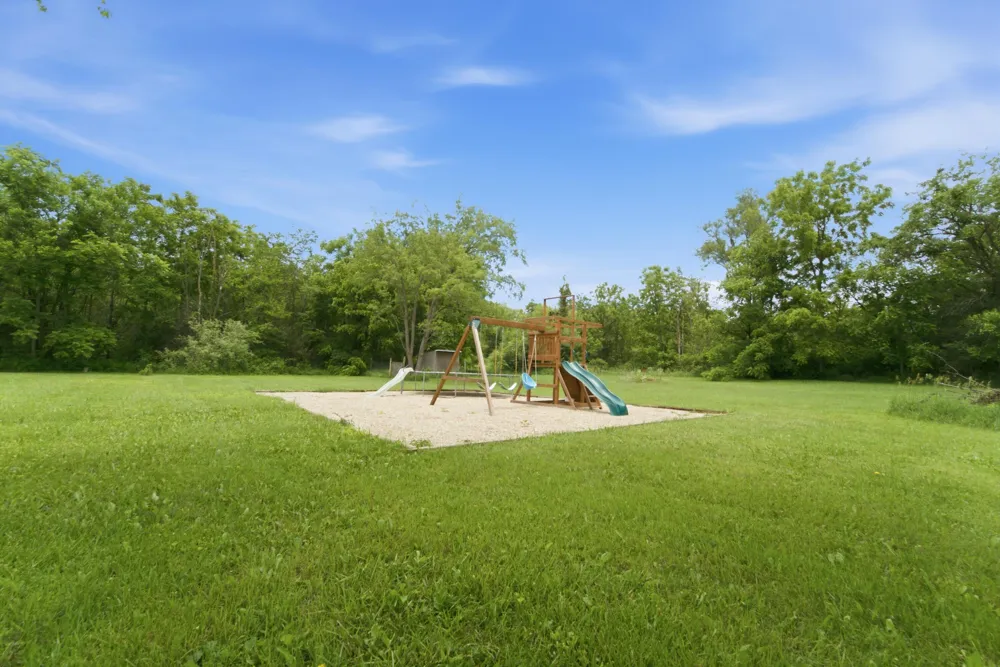 10852 100 E Wheatfield, IN 46392