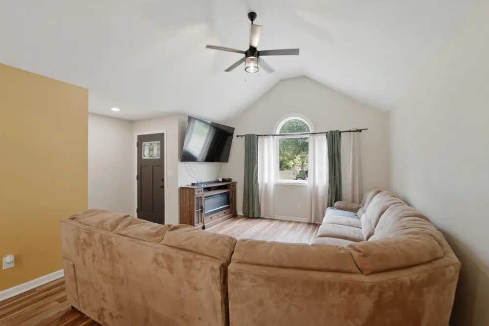 10852 100 E Wheatfield, IN 46392