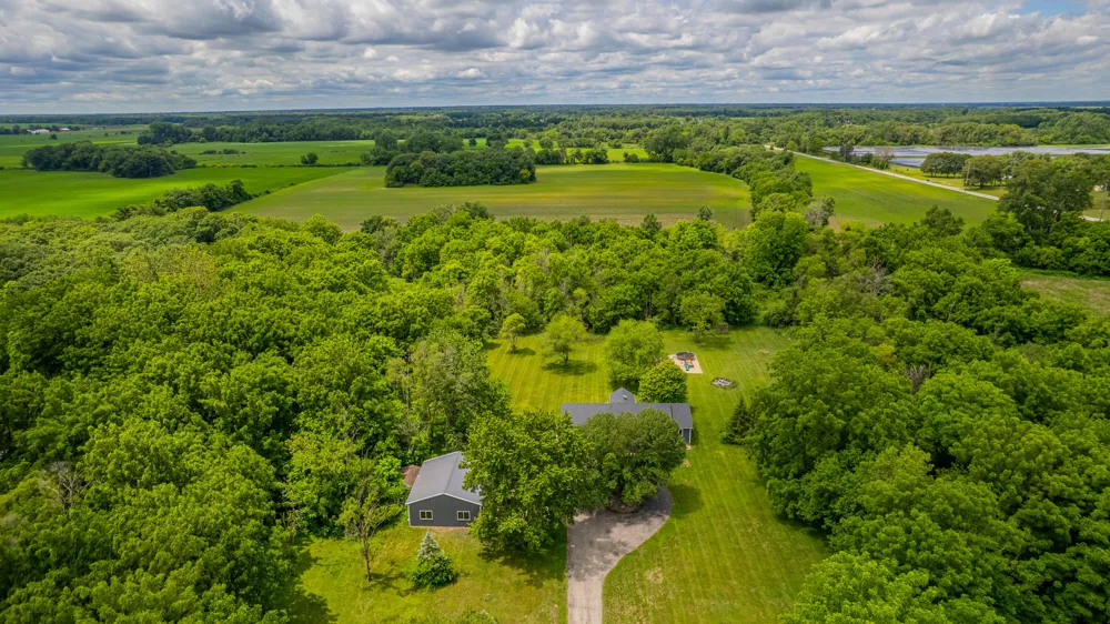 10852 100 E Wheatfield, IN 46392