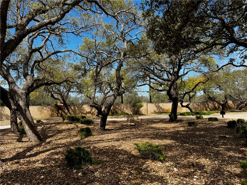 2106 Royal Oaks Rockport, TX 78382