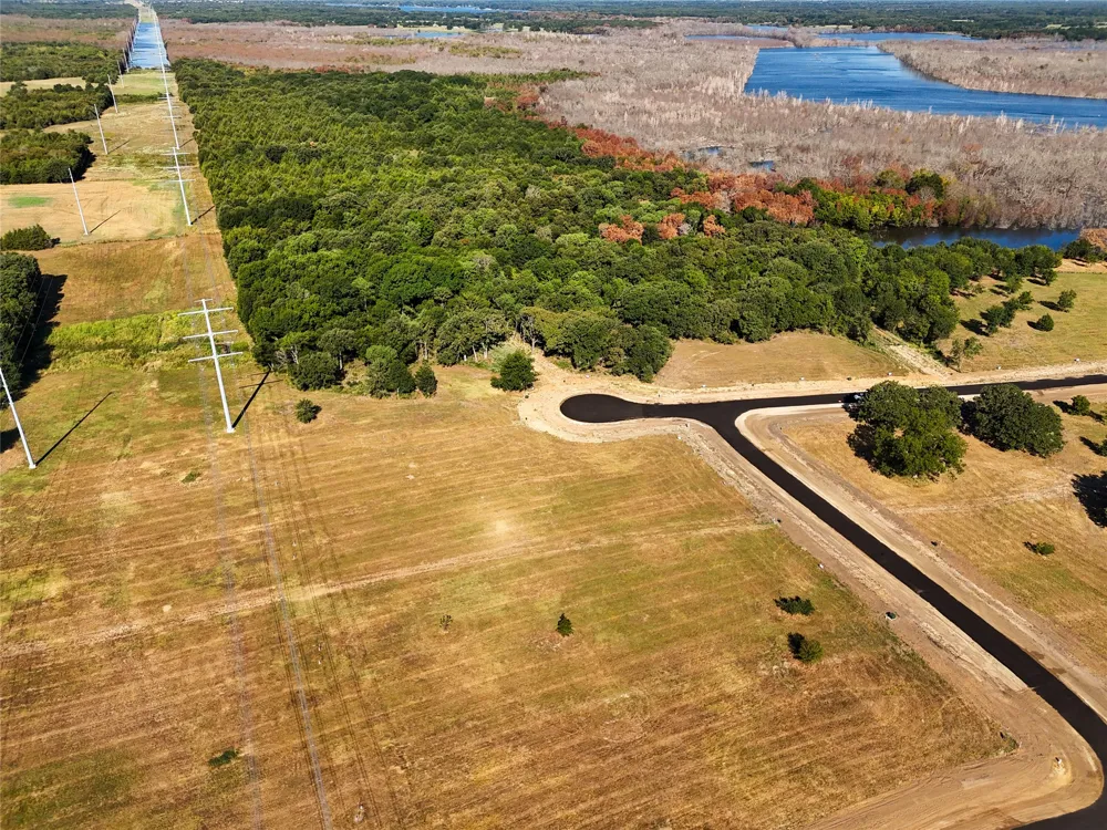 200 Shoreline Drive Dodd City, TX 75438