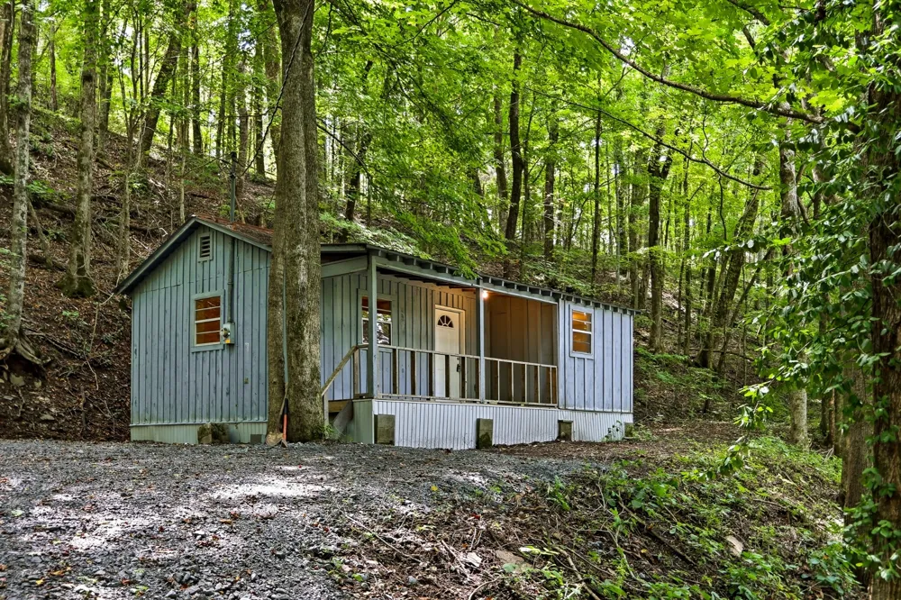 225 Coys Cove Ln Gainesboro, TN 38562