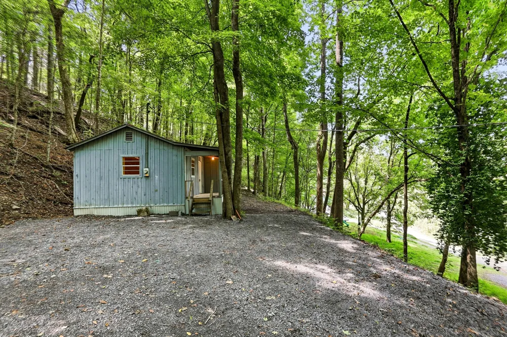 225 Coys Cove Ln Gainesboro, TN 38562