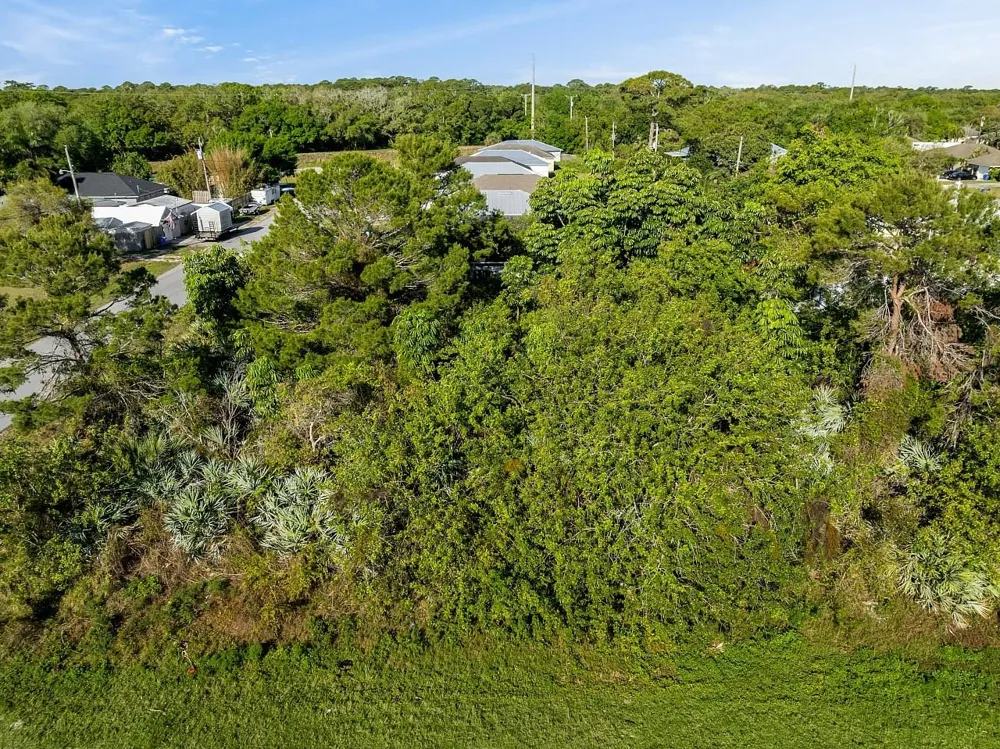 1505 4TH AVENUE SW Vero Beach, FL 32962