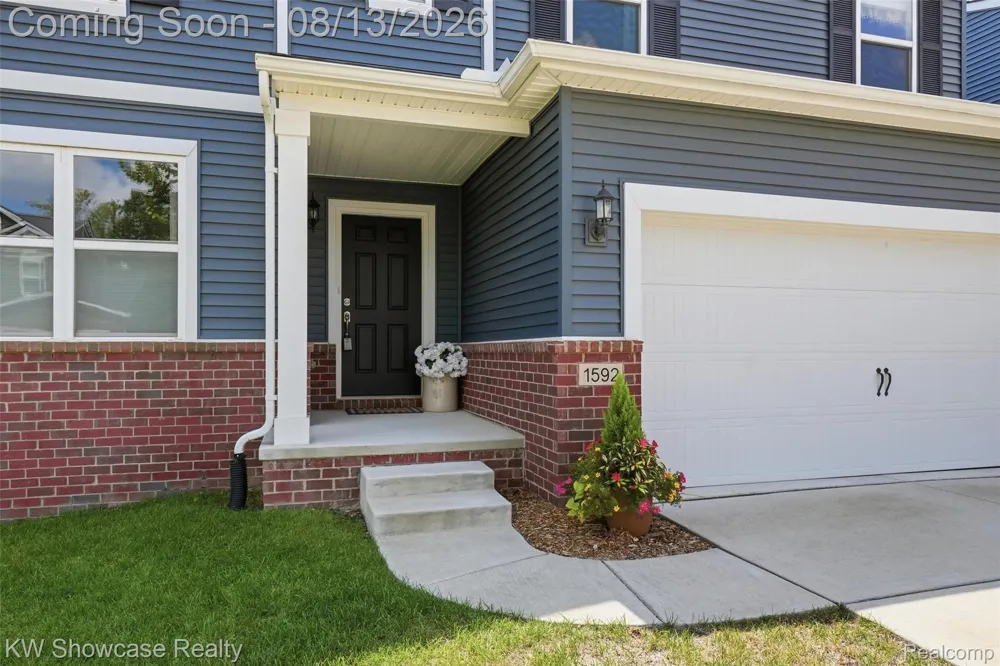 1592 Beachwood Drive Walled Lake City, MI 48390
