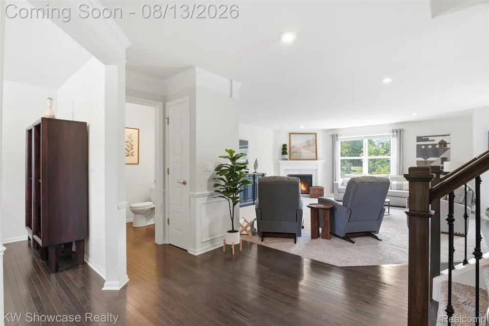 1592 Beachwood Drive Walled Lake City, MI 48390