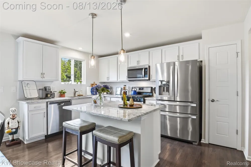 1592 Beachwood Drive Walled Lake City, MI 48390