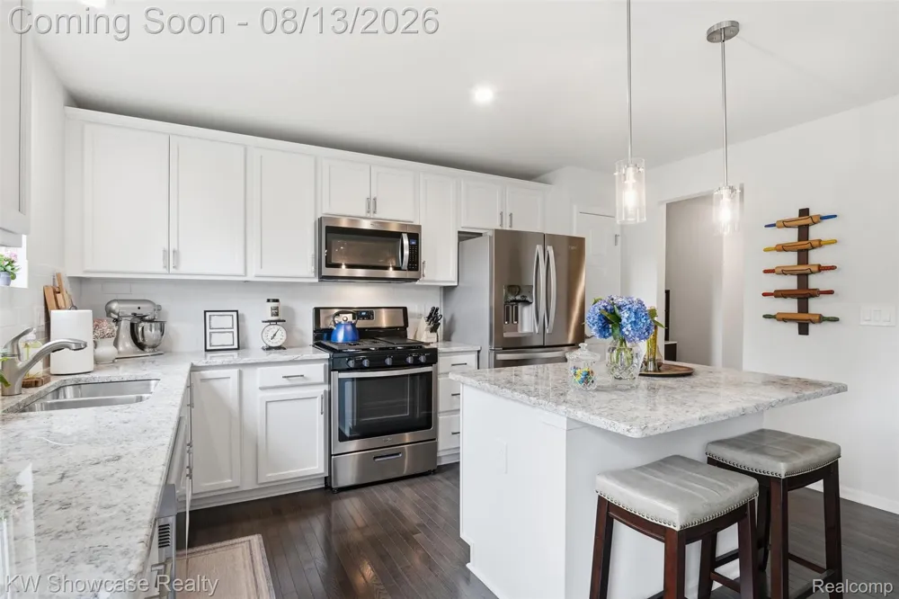 1592 Beachwood Drive Walled Lake City, MI 48390