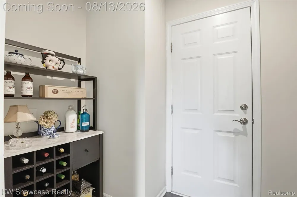 1592 Beachwood Drive Walled Lake City, MI 48390
