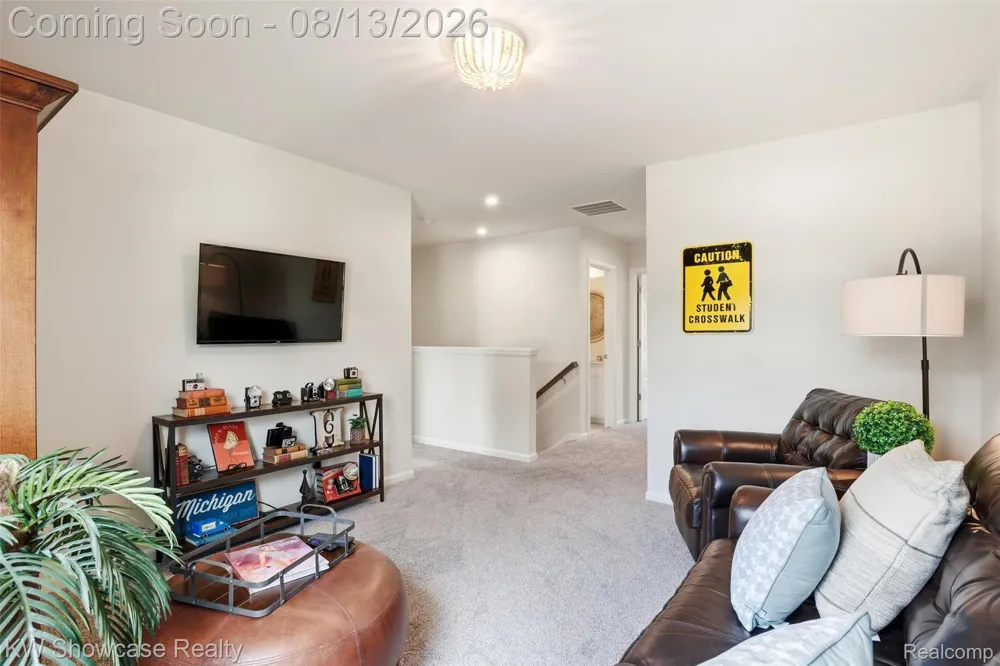 1592 Beachwood Drive Walled Lake City, MI 48390