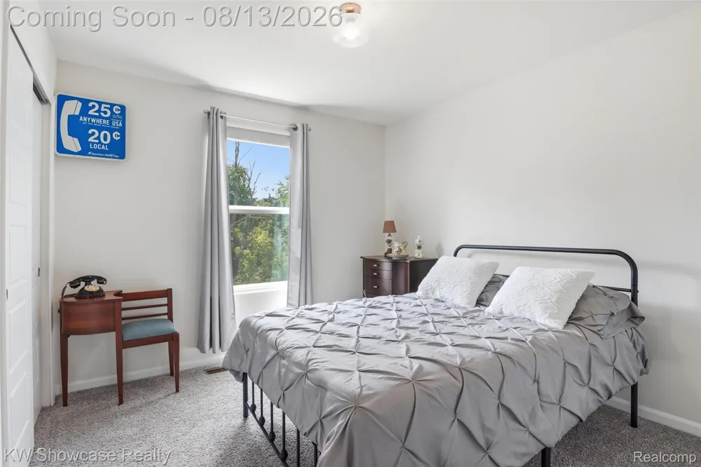 1592 Beachwood Drive Walled Lake City, MI 48390