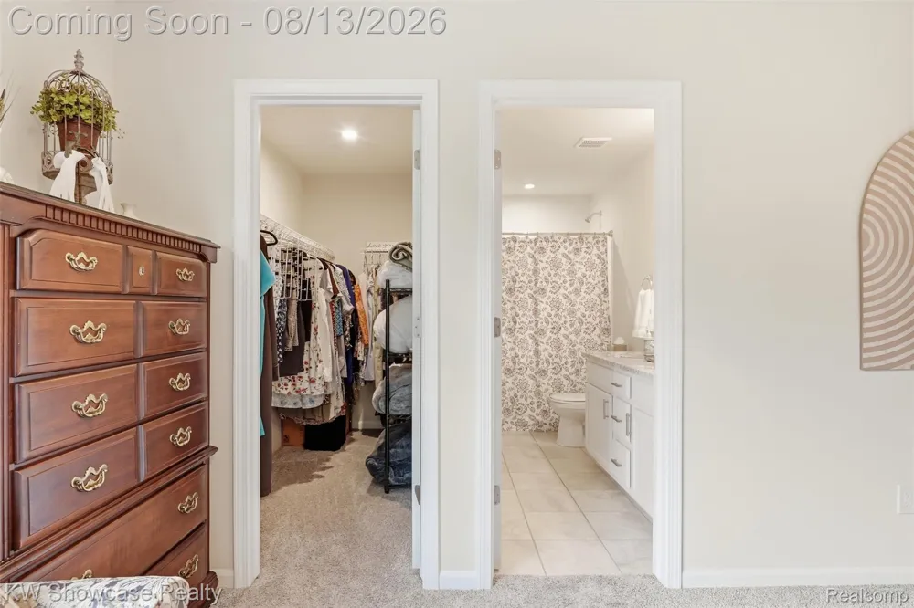 1592 Beachwood Drive Walled Lake City, MI 48390