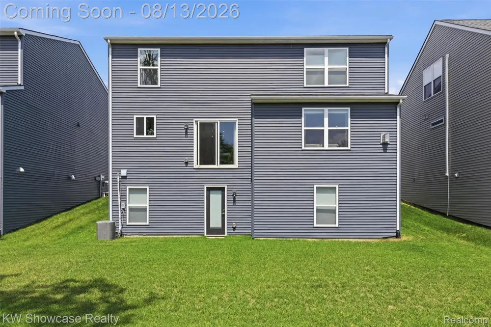1592 Beachwood Drive Walled Lake City, MI 48390