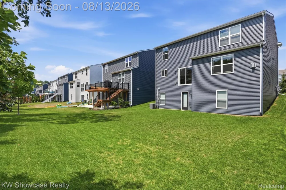 1592 Beachwood Drive Walled Lake City, MI 48390