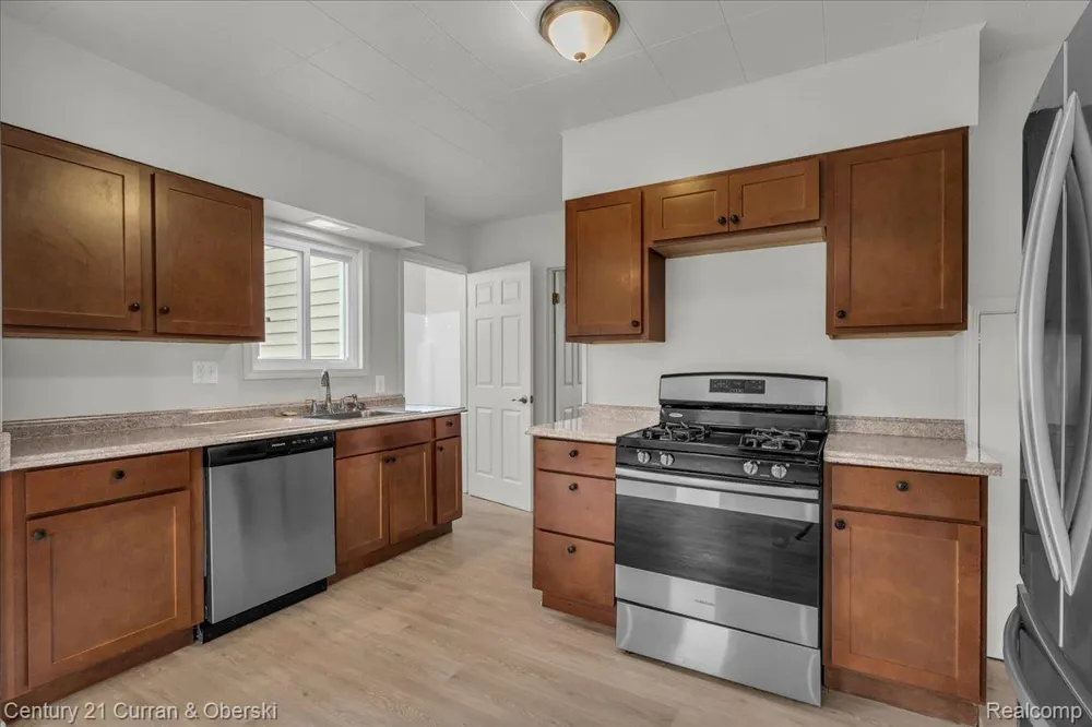 5580 S Merriman Road Wayne City, MI 48184