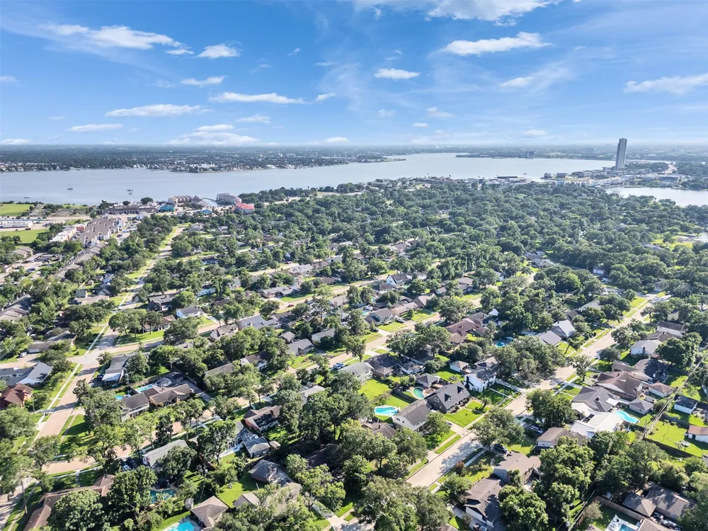 426 Shadow Creek Drive El Lago, TX 77586