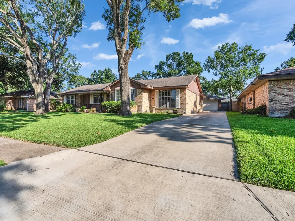 426 Shadow Creek Drive El Lago, TX 77586