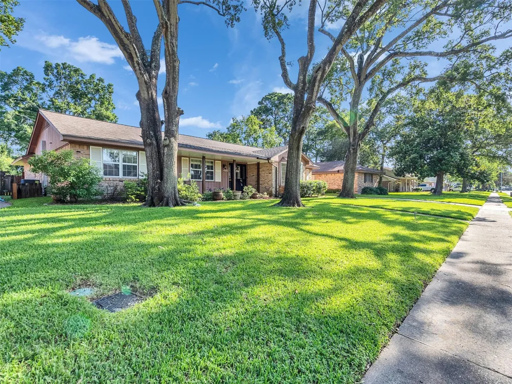 426 Shadow Creek Drive El Lago, TX 77586