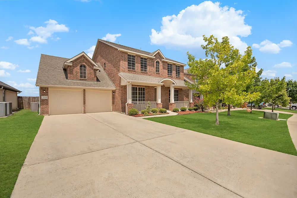 316 Bluffside Trail Benbrook, TX 76126