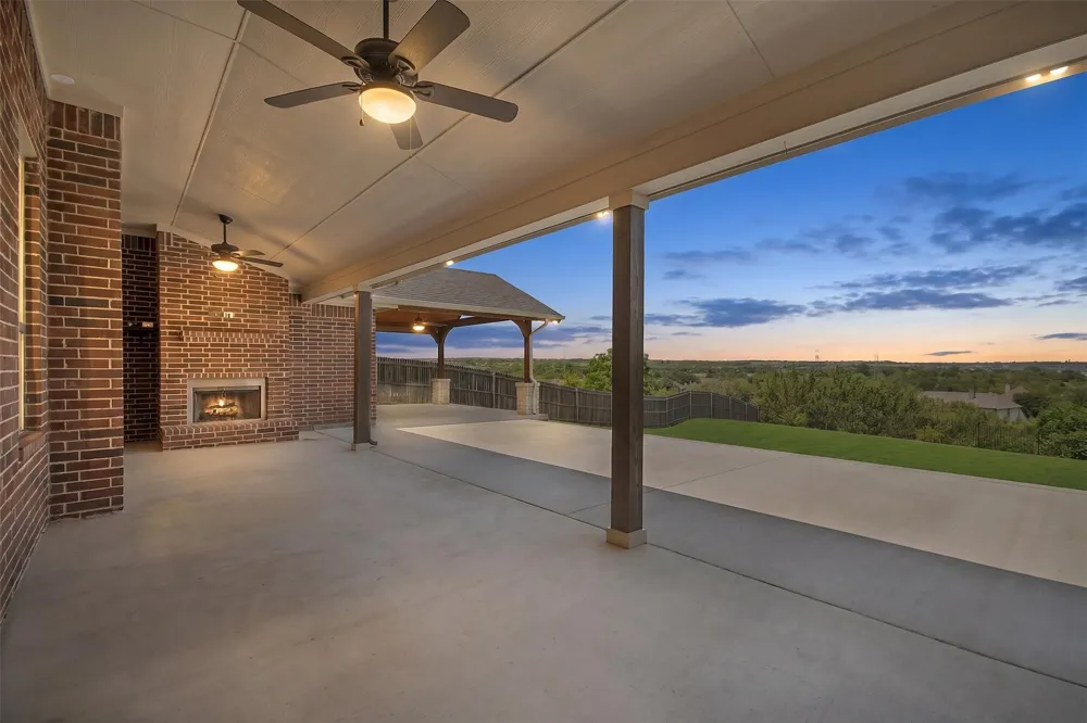 316 Bluffside Trail Benbrook, TX 76126