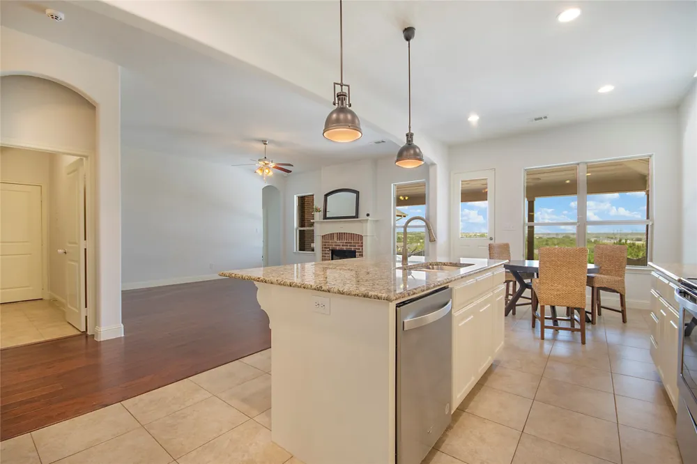 316 Bluffside Trail Benbrook, TX 76126