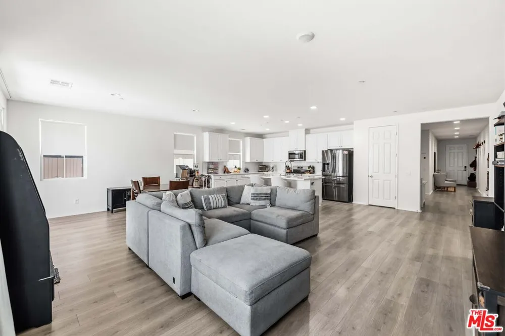 2141 Jenner Street Lancaster, CA 93535