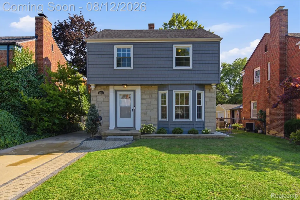 2073 Van Antwerp Street Grosse Pointe Woods City, MI 48236