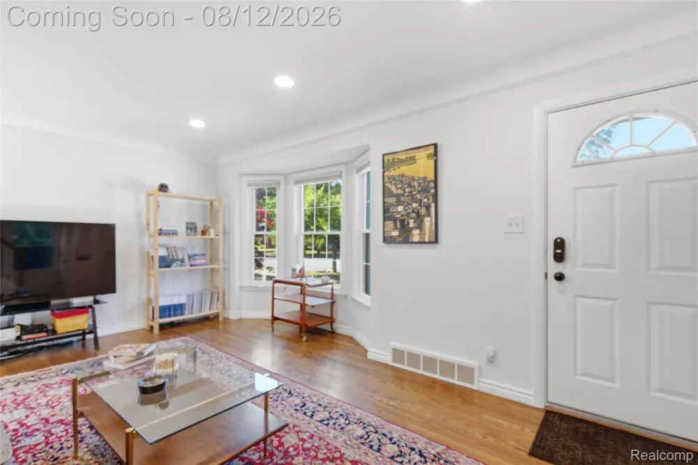 2073 Van Antwerp Street Grosse Pointe Woods City, MI 48236