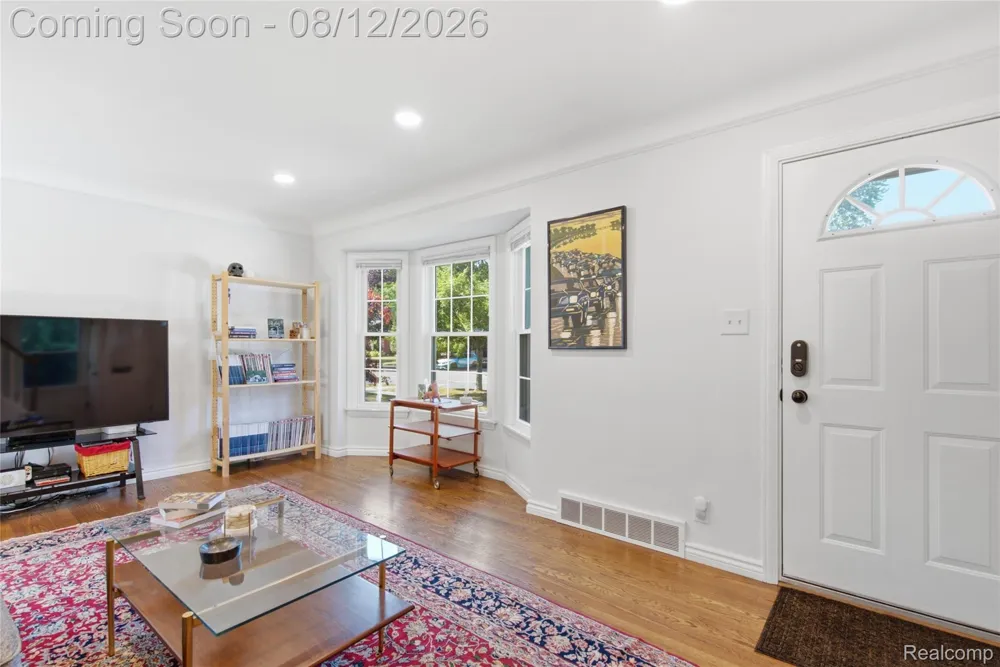 2073 Van Antwerp Street Grosse Pointe Woods City, MI 48236