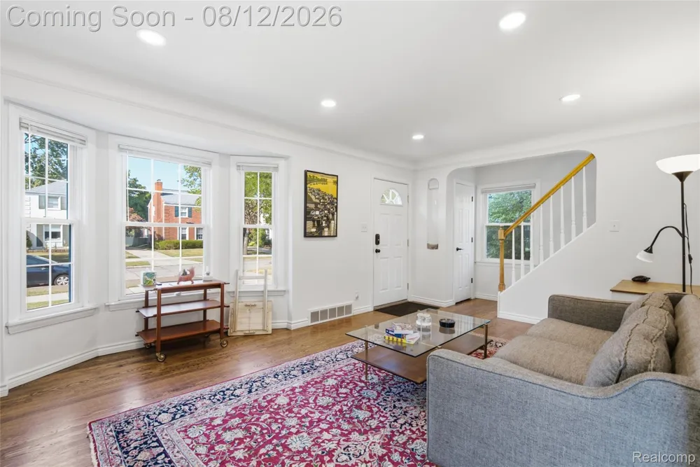 2073 Van Antwerp Street Grosse Pointe Woods City, MI 48236