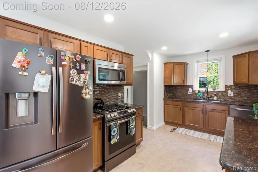 2073 Van Antwerp Street Grosse Pointe Woods City, MI 48236