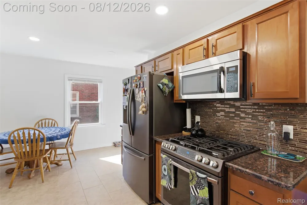 2073 Van Antwerp Street Grosse Pointe Woods City, MI 48236