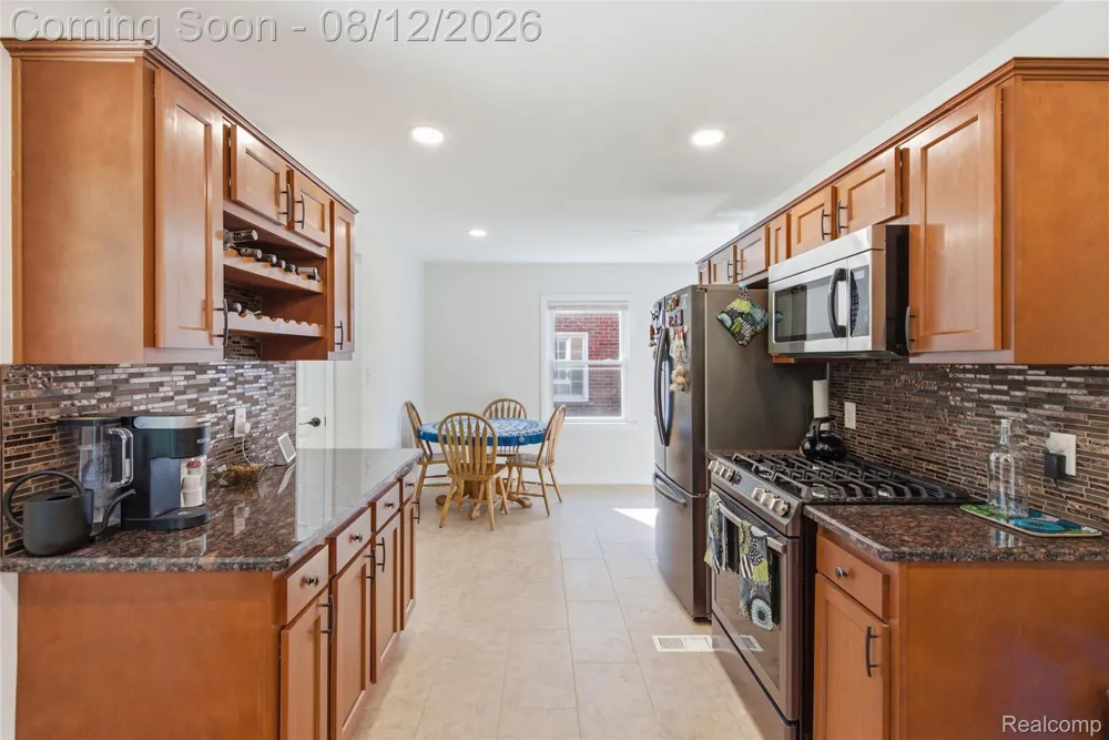 2073 Van Antwerp Street Grosse Pointe Woods City, MI 48236