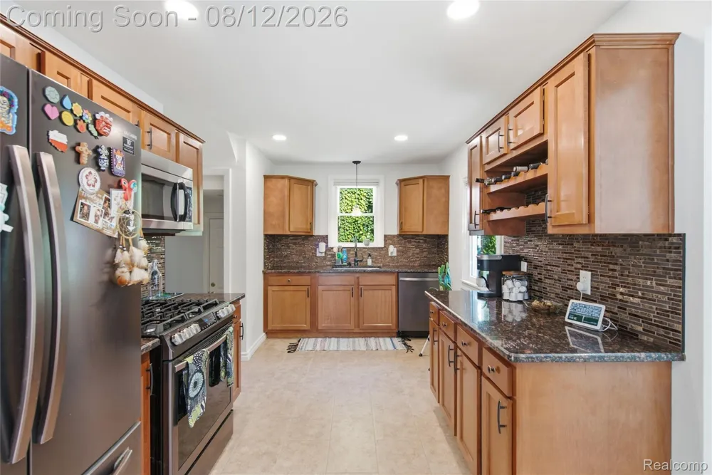 2073 Van Antwerp Street Grosse Pointe Woods City, MI 48236
