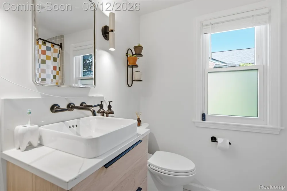 2073 Van Antwerp Street Grosse Pointe Woods City, MI 48236
