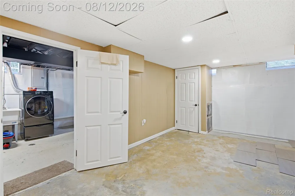 2073 Van Antwerp Street Grosse Pointe Woods City, MI 48236