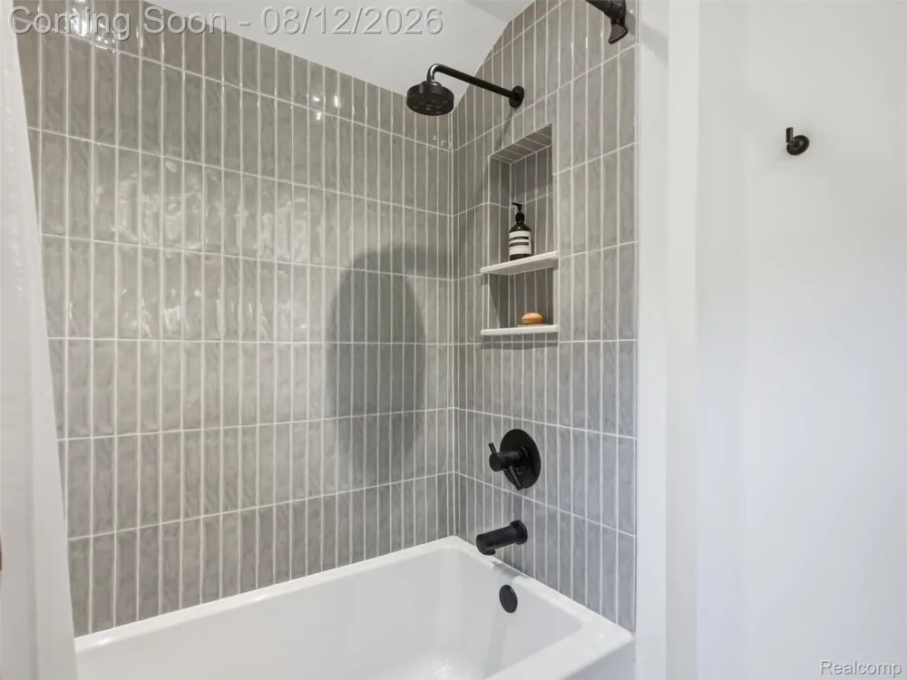 2073 Van Antwerp Street Grosse Pointe Woods City, MI 48236