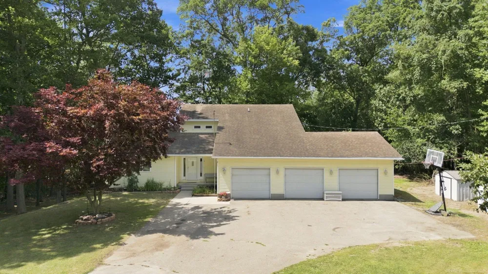 11490 Ely Road Springfield Charter Township, MI 48350