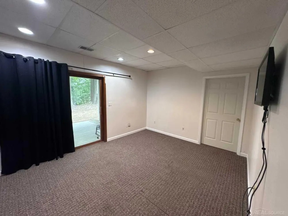 11490 Ely Road Springfield Charter Township, MI 48350