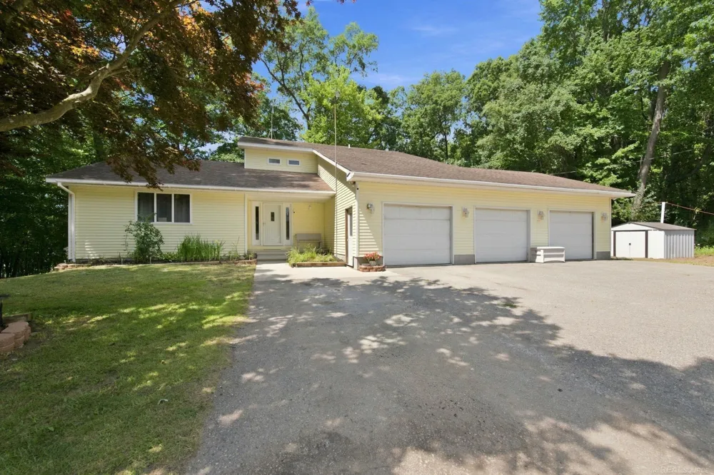 11490 Ely Road Springfield Charter Township, MI 48350