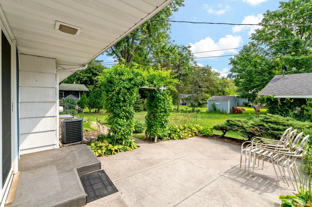 3567 Leroy Street Deephaven, MN 55391