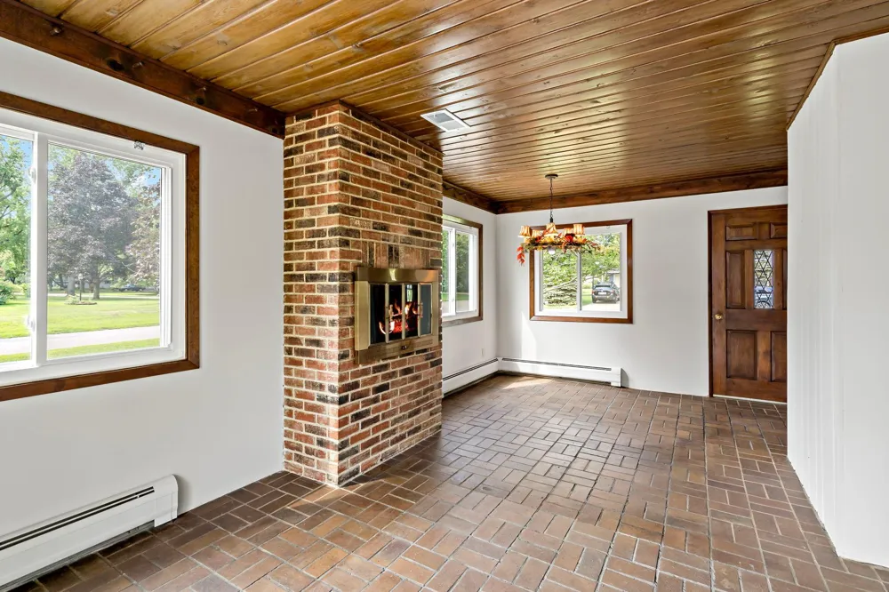 3567 Leroy Street Deephaven, MN 55391