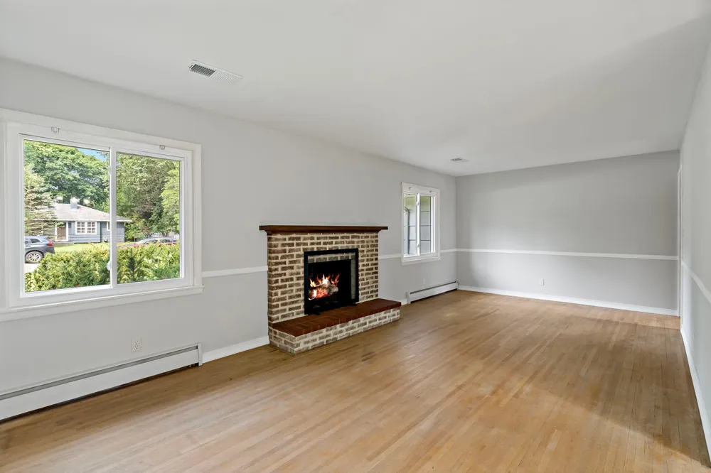 3567 Leroy Street Deephaven, MN 55391