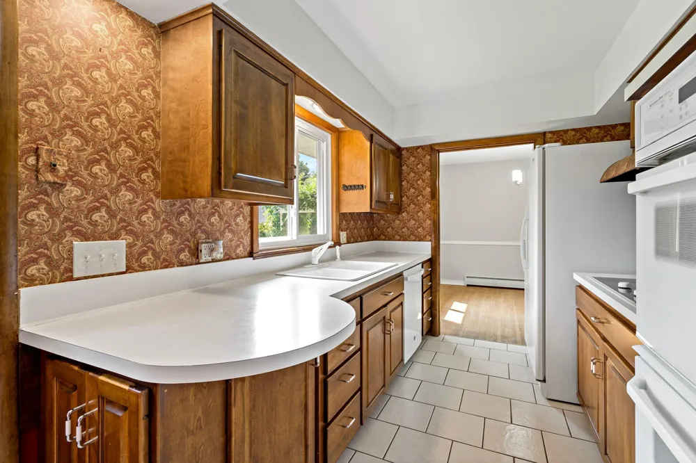 3567 Leroy Street Deephaven, MN 55391
