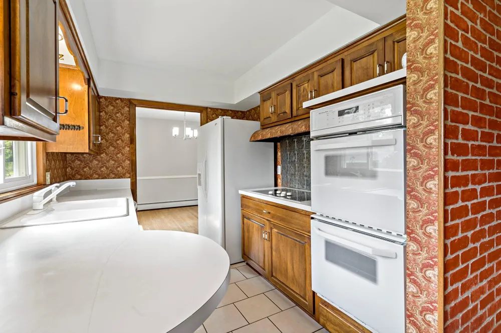 3567 Leroy Street Deephaven, MN 55391