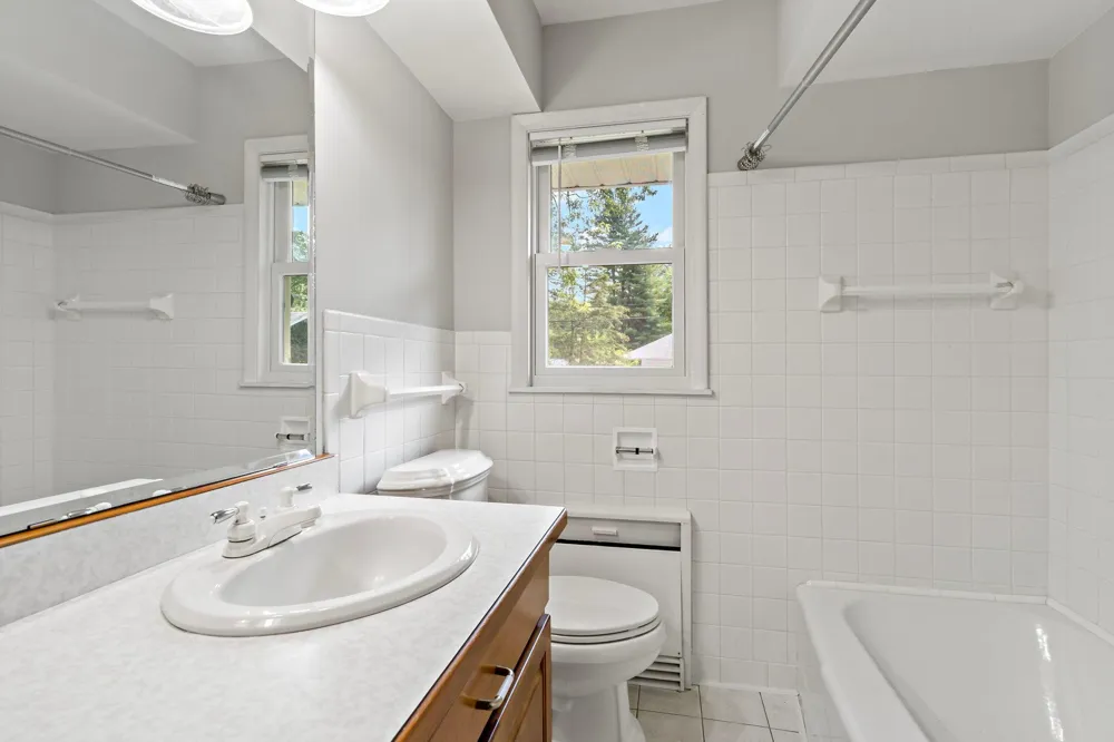 3567 Leroy Street Deephaven, MN 55391