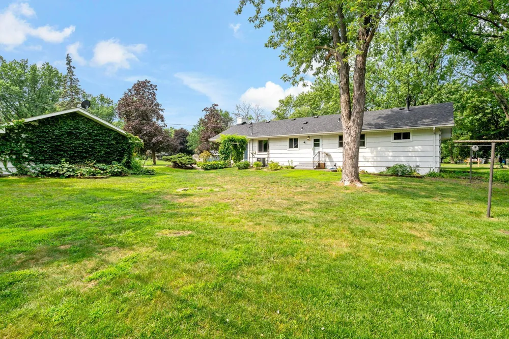 3567 Leroy Street Deephaven, MN 55391